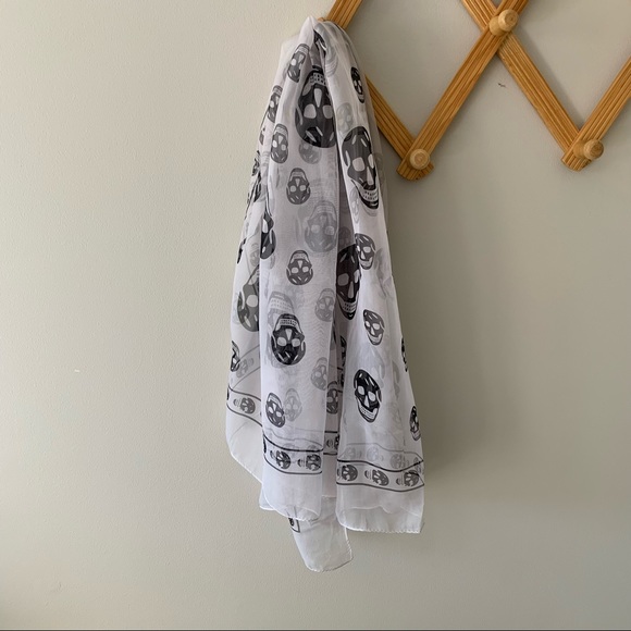 Alexander McQueen Accessories - Alexander McQueen scarf